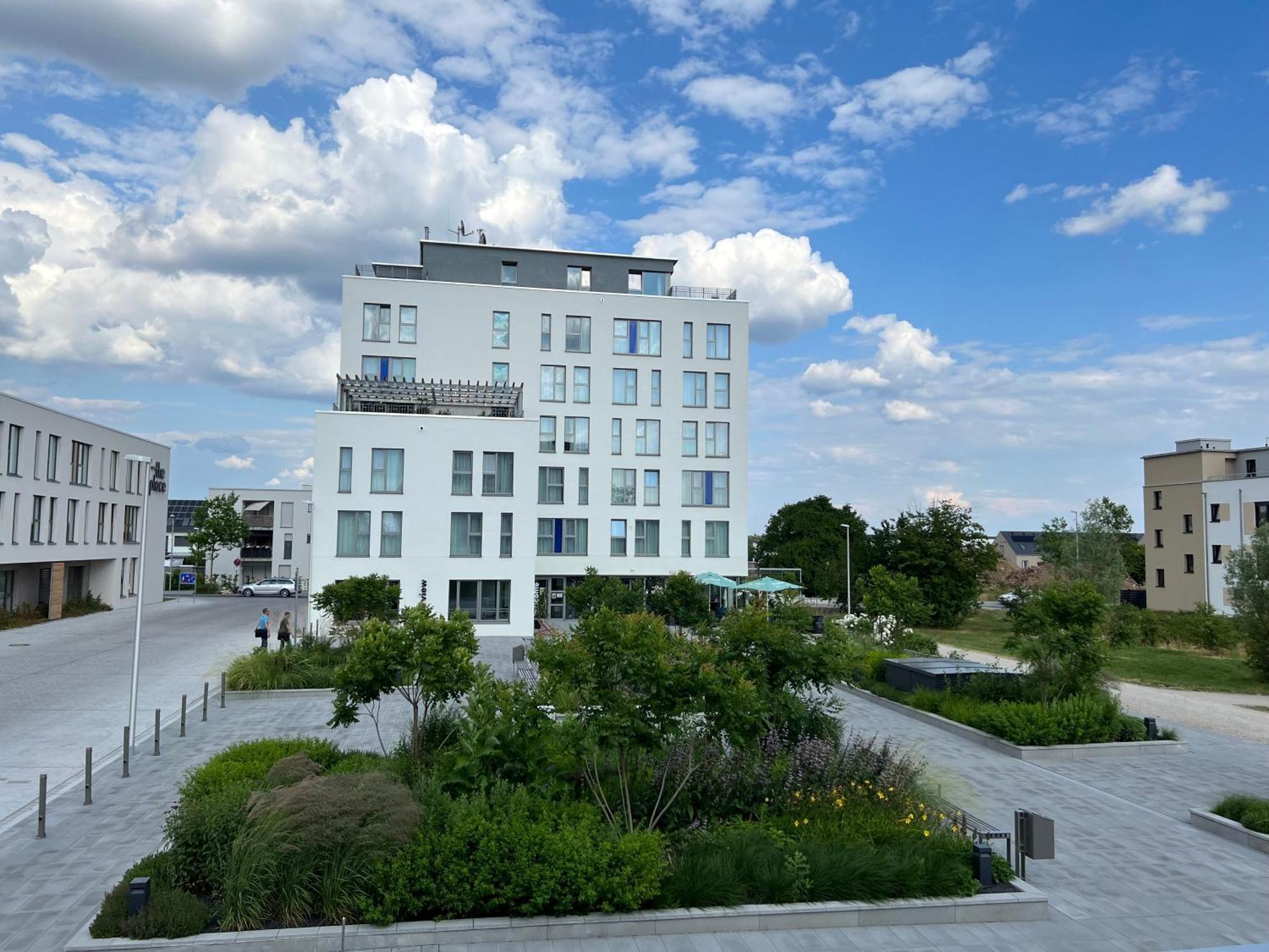The Place - Serviced Apartahotel
